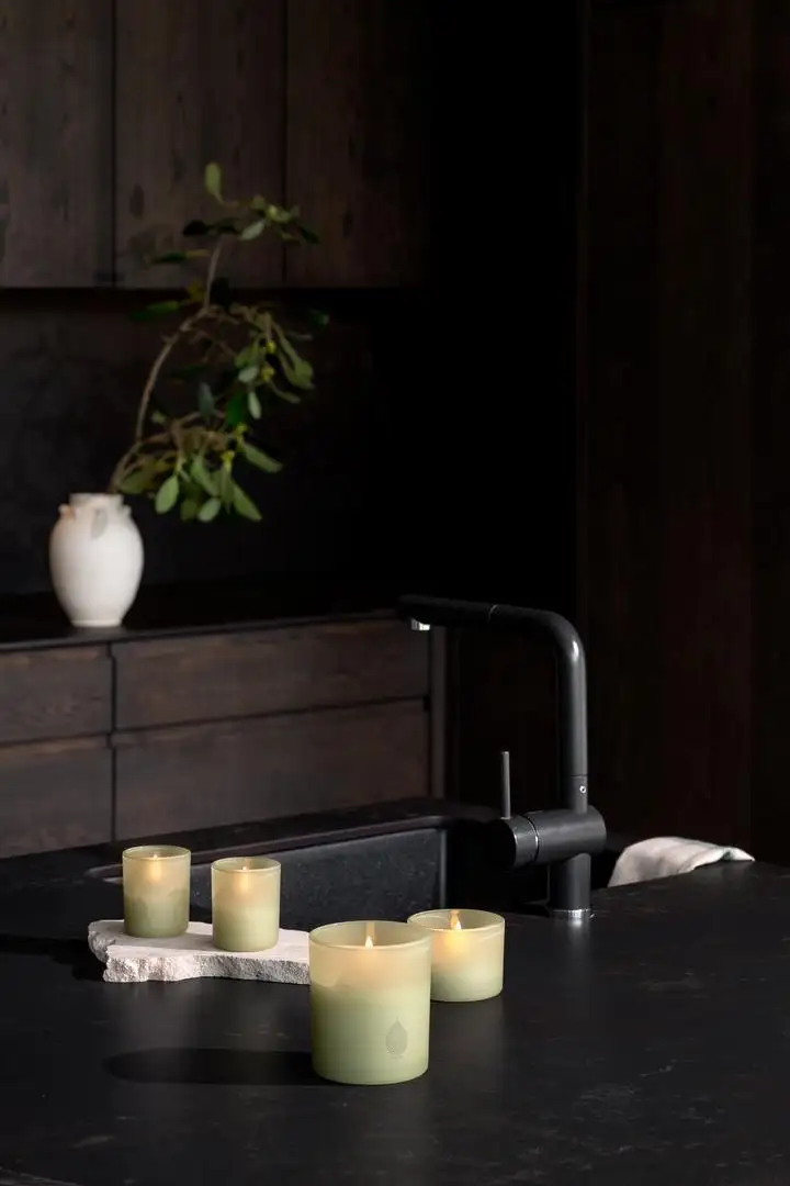Uyuni led-kaars Glass Candle 9,2 x 10,2cm light green leaf - Afbeelding 3