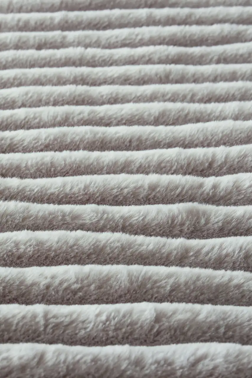 Riviera Maison dekbedovertrek Furry Stripes fake-fur offwhite - 2-persoons 200x200/220cm + 2 slopen - Afbeelding 3