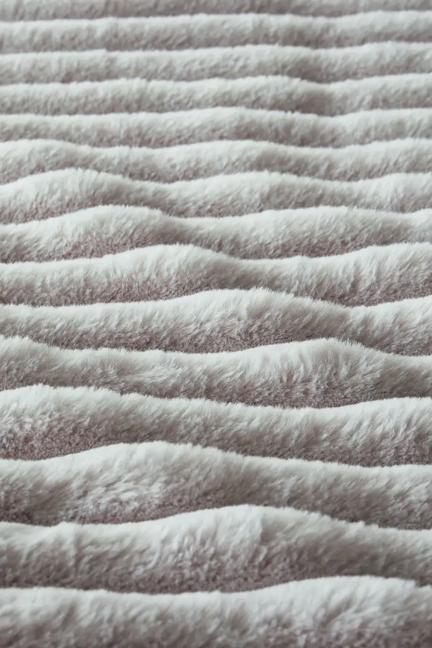 Riviera Maison dekbedovertrek Furry Stripes fake-fur offwhite - 2-persoons 200x200/220cm + 2 slopen - Afbeelding 2
