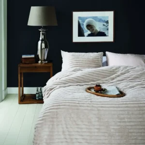 Riviera Maison dekbedovertrek Furry Stripes fake-fur offwhite - 2-persoons 200x200/220cm + 2 slopen